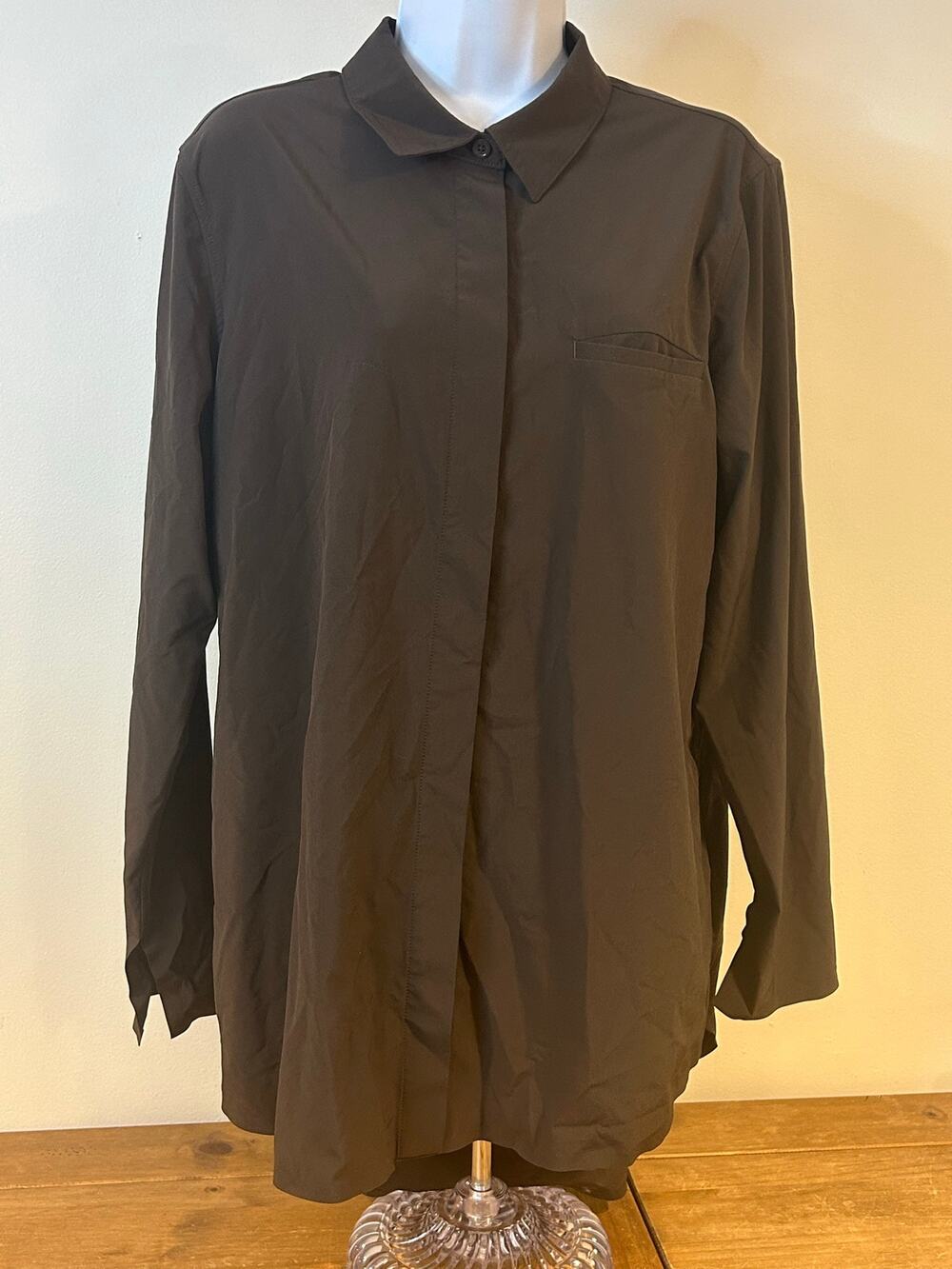 Athleta Lg Black Commuter Tech Button Down Shirt Women Long Sleeve Minimalist
